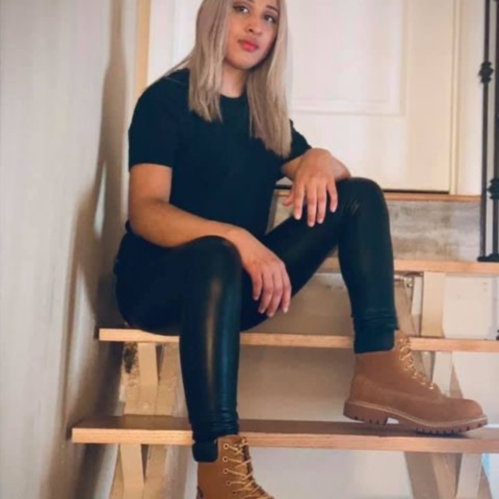 Meet your Posher, Danely